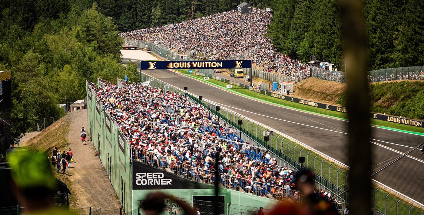 Tribunes 16
