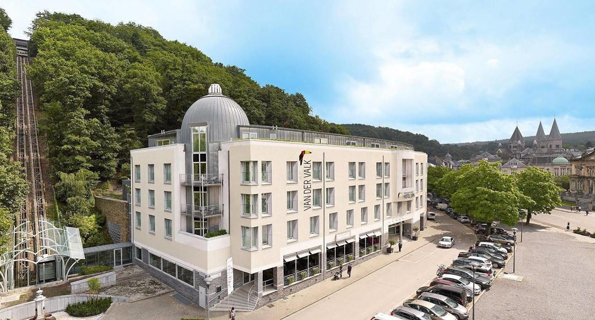 SPA_façade