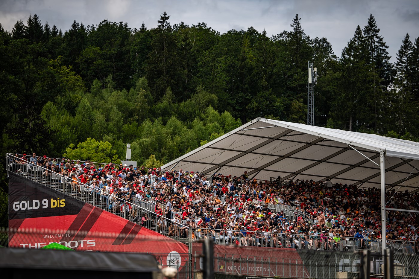 Tribunes 3