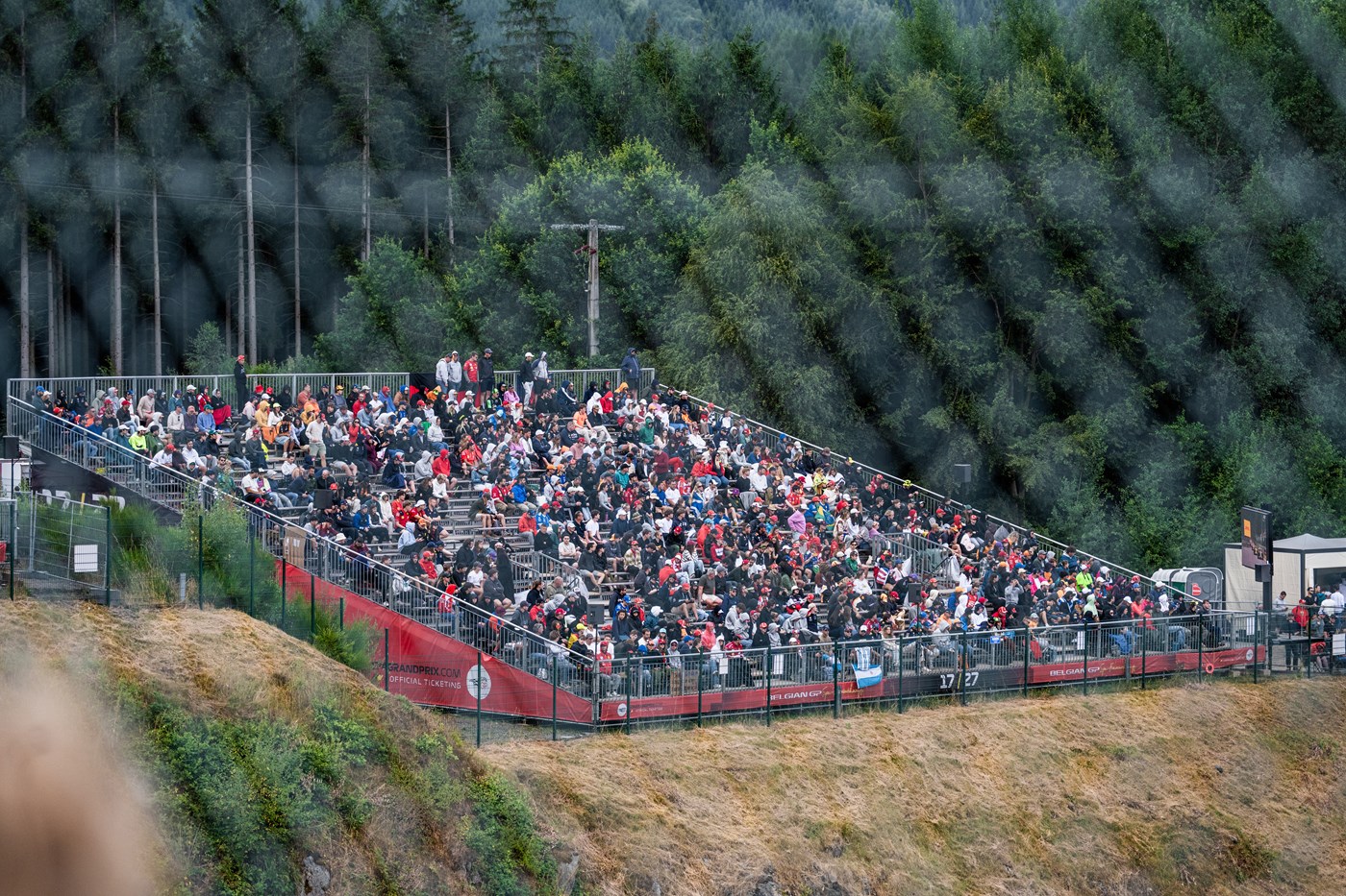 Tribunes 535