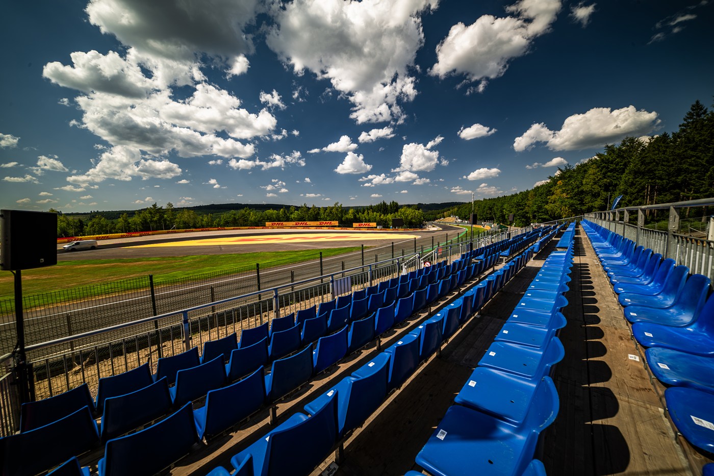 Tribunes 50